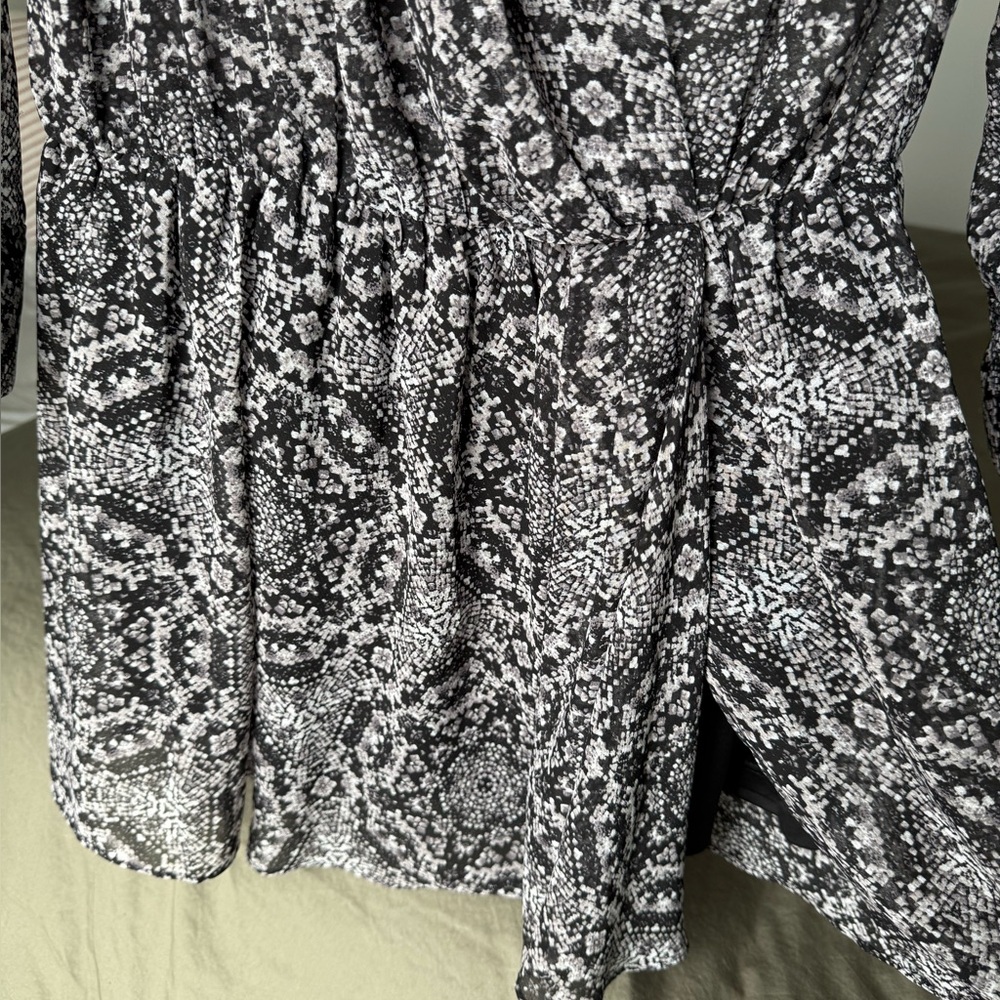BCBG Long Sleeve Snake Dress Womens M Black White Grey Y2K Coquette Y2K 00s Boho - Picture 4 of 6